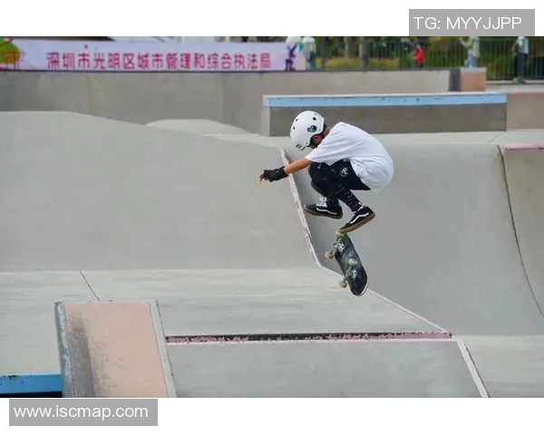 深圳滑板队协同创新探索滑板运动新模式引发热议 深圳滑板队协同创新探索滑板运动新模式引发热议